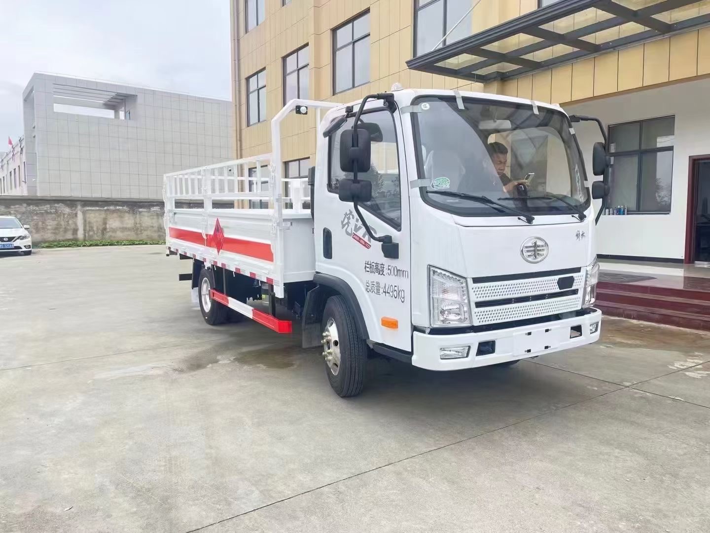 解放蓝牌4.15米气瓶运输车