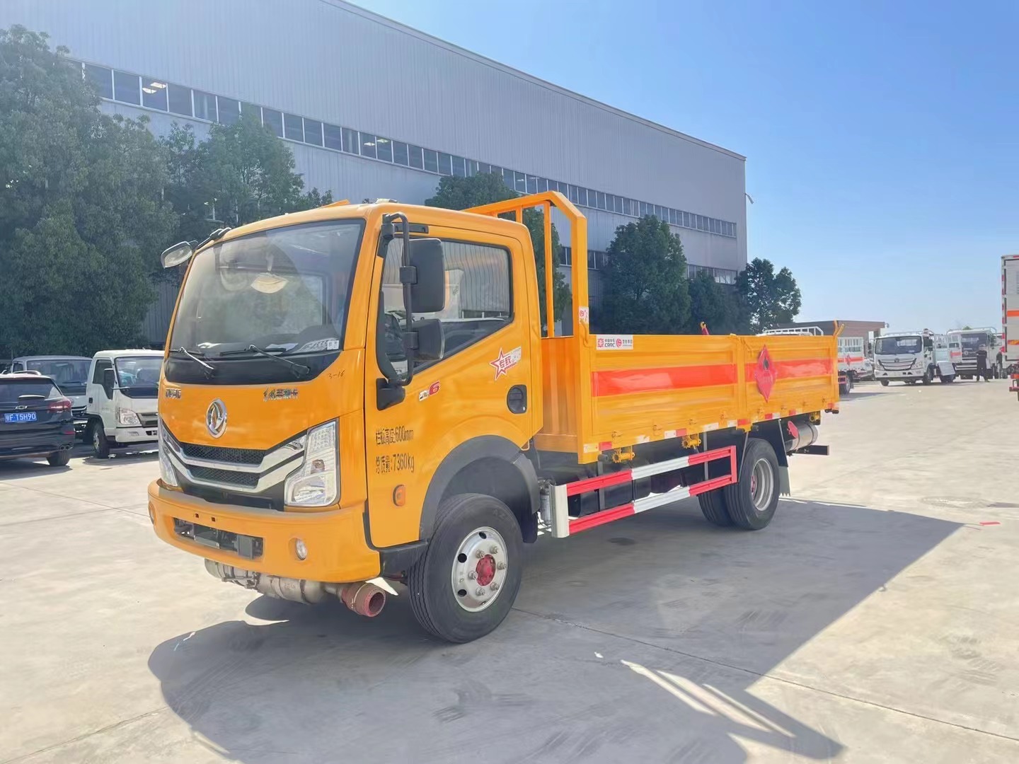 东风多利卡4吨气瓶运输车玉柴发动机