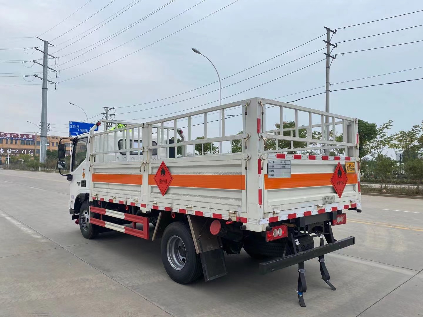 福田欧马可4.1米4.7吨气瓶运输车