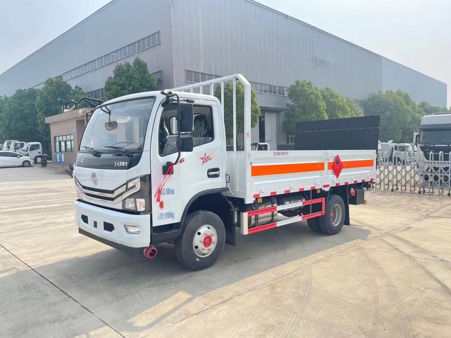 东风4.3米气瓶运输车/黄牌5吨