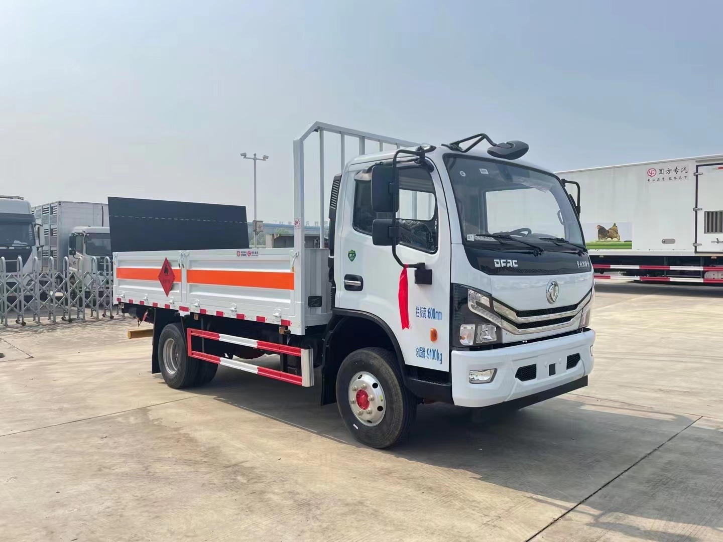 东风4.3米气瓶运输车/黄牌5吨