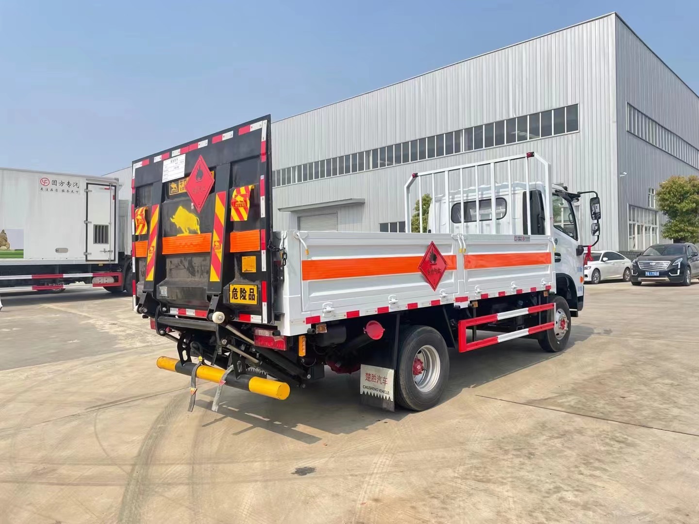 东风4.3米气瓶运输车/黄牌5吨