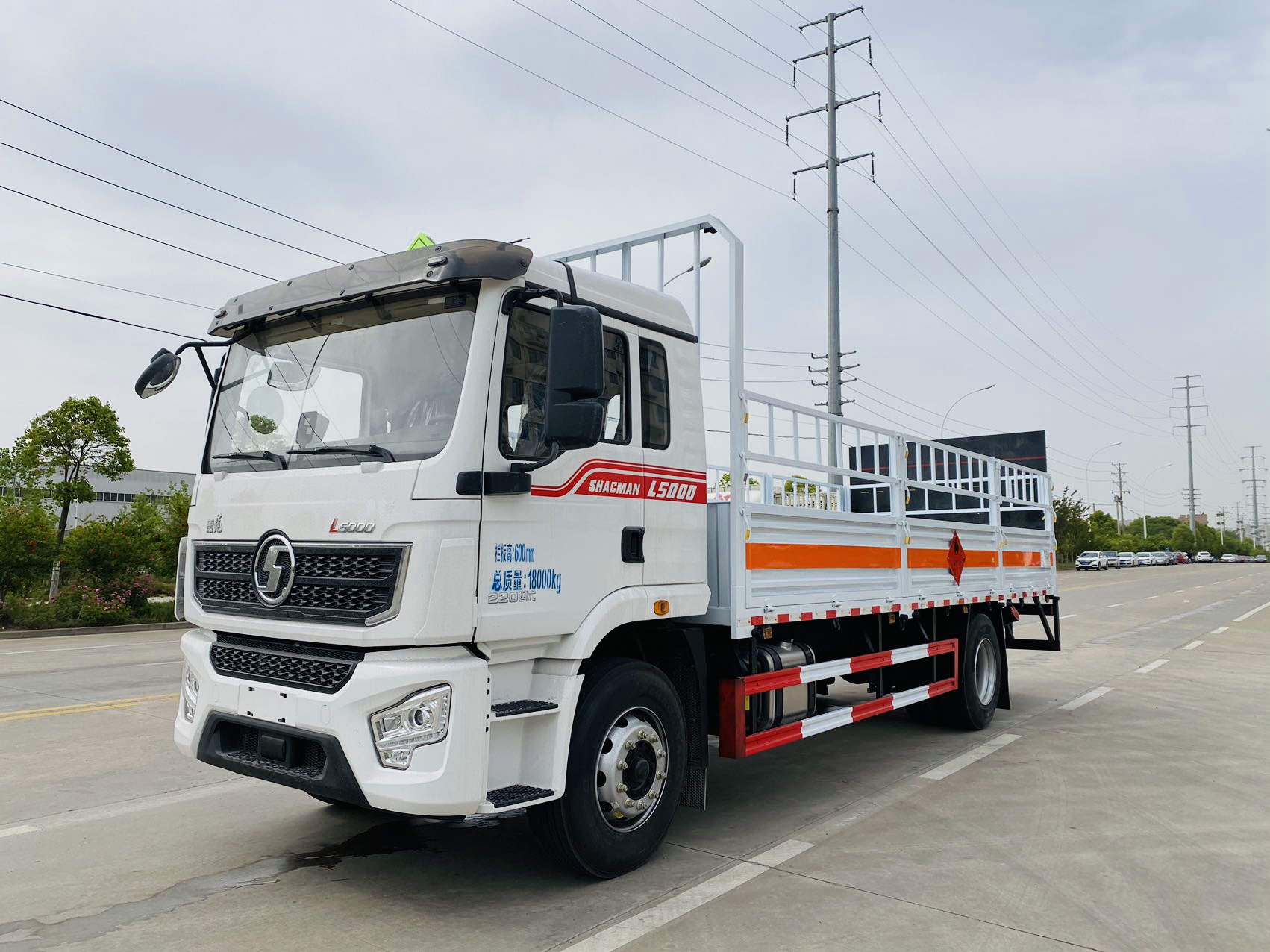 陕汽德龙6.8米气瓶运输车