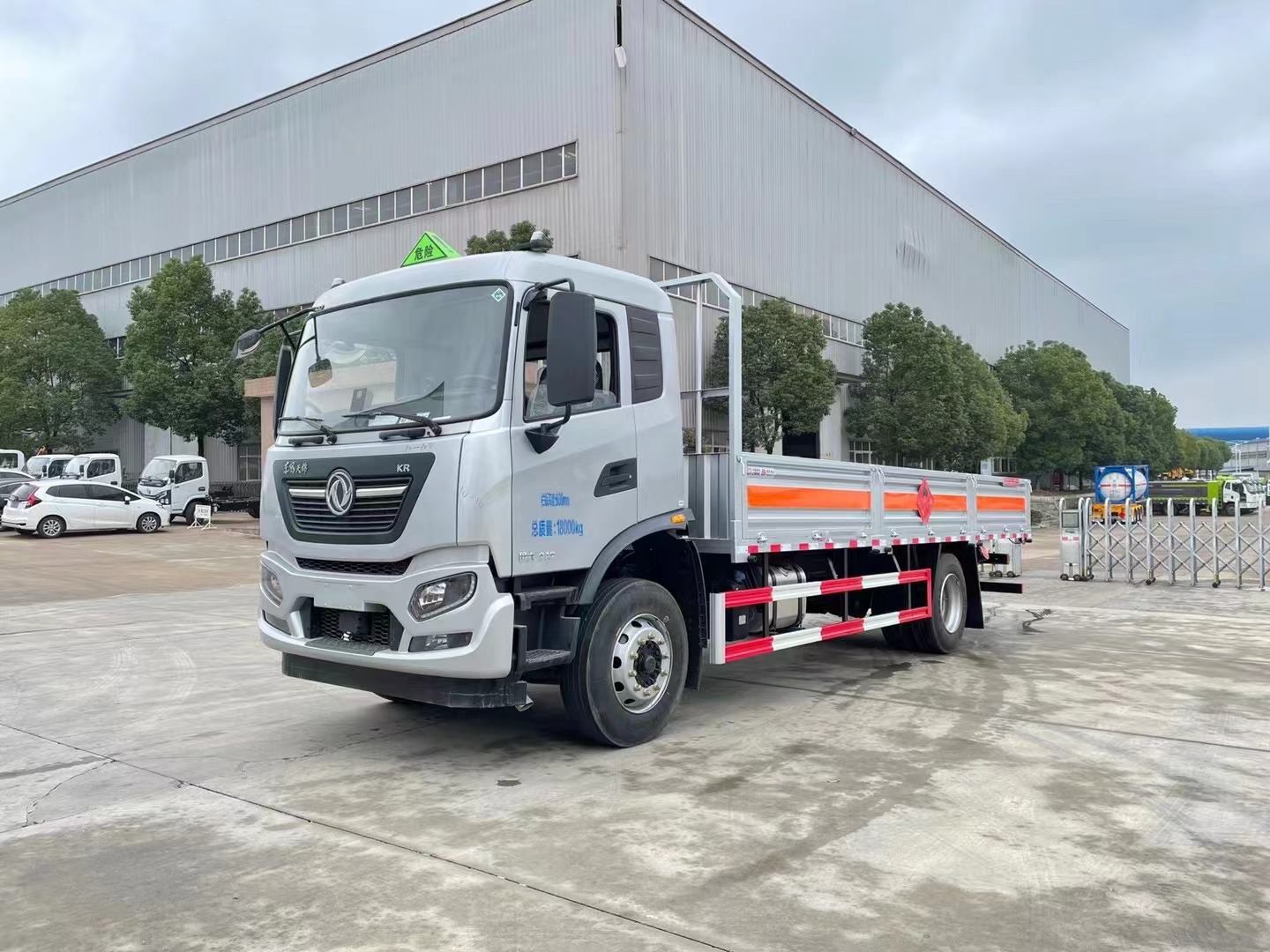 东风天锦6.7米气瓶运输车