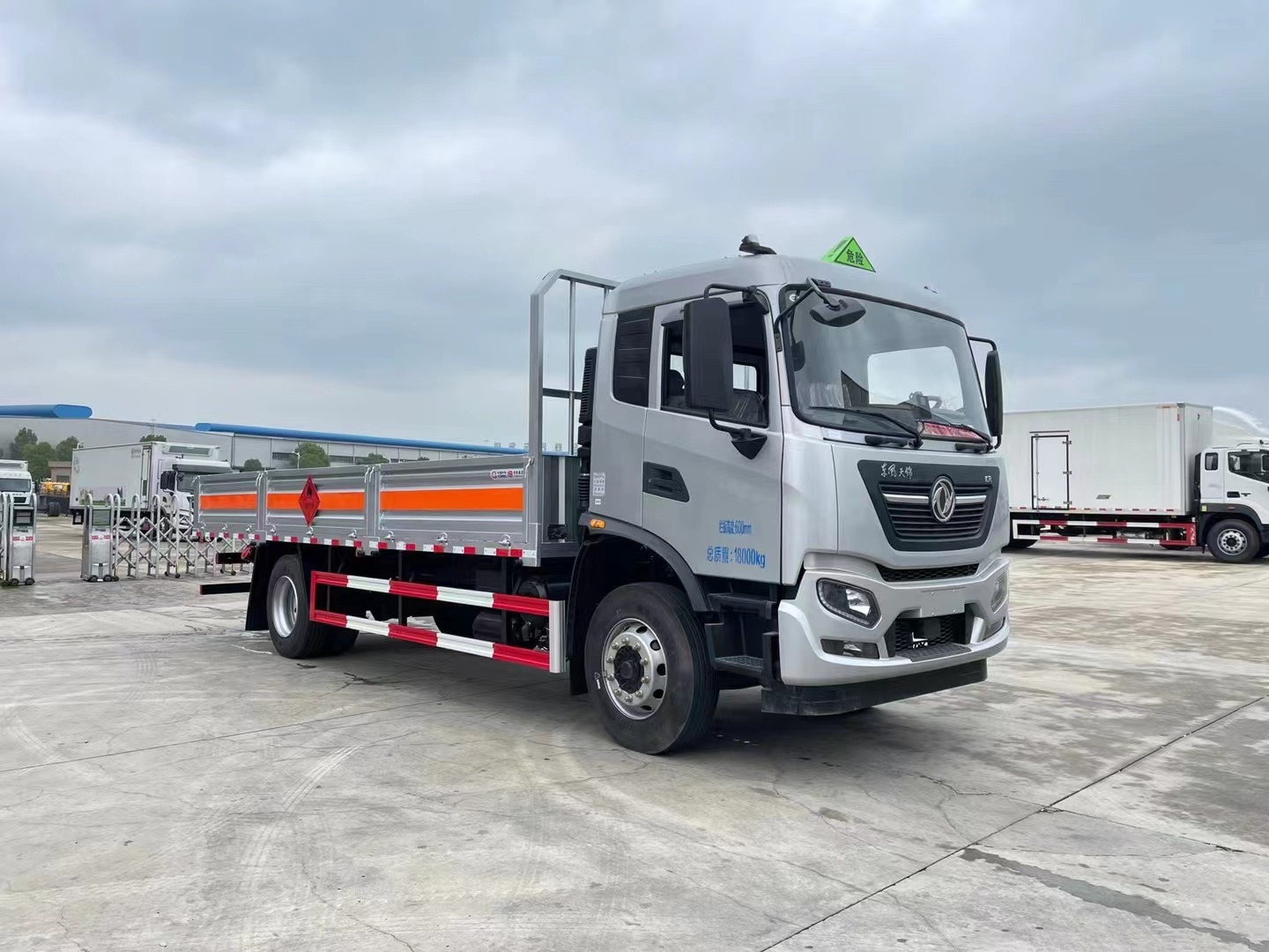 东风天锦6.7米气瓶运输车