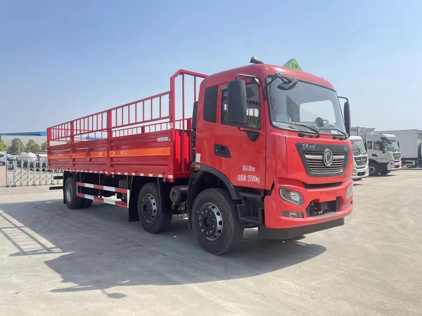 东风天锦8.6米气瓶运输车小三轴