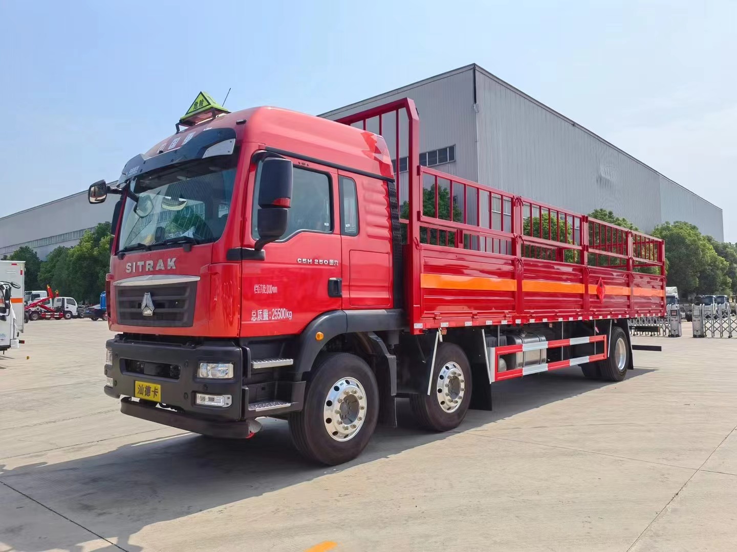 重汽汕德卡9.5米气瓶运输车