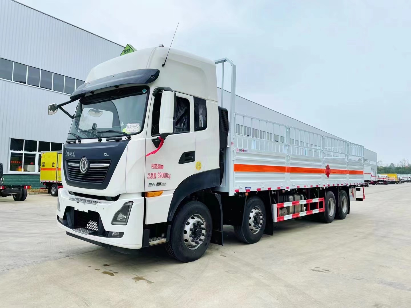 9米6气瓶运输车/天龙气瓶车/前四后八危险品仓栏车