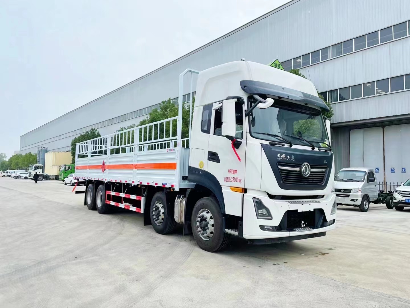 9米6气瓶运输车/天龙气瓶车/前四后八危险品仓栏车