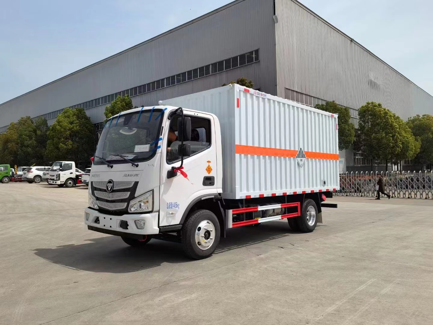 欧马可4.15米蓝牌1.4吨危险废物厢式车