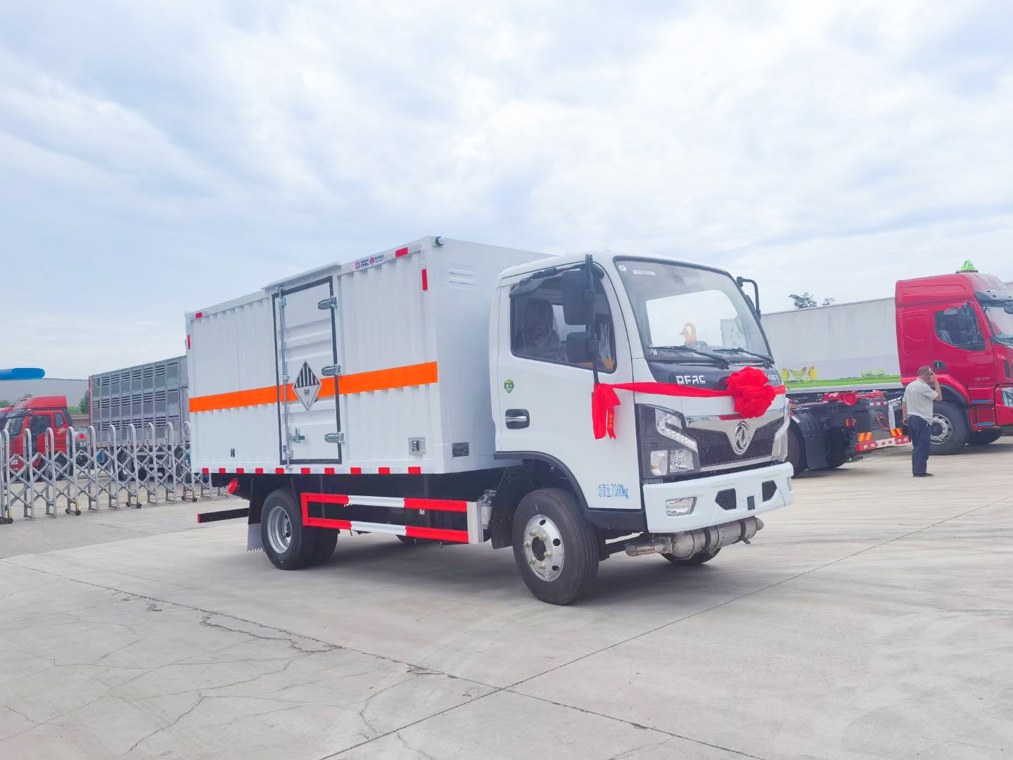 东风福瑞卡4.1米3.8吨危废车