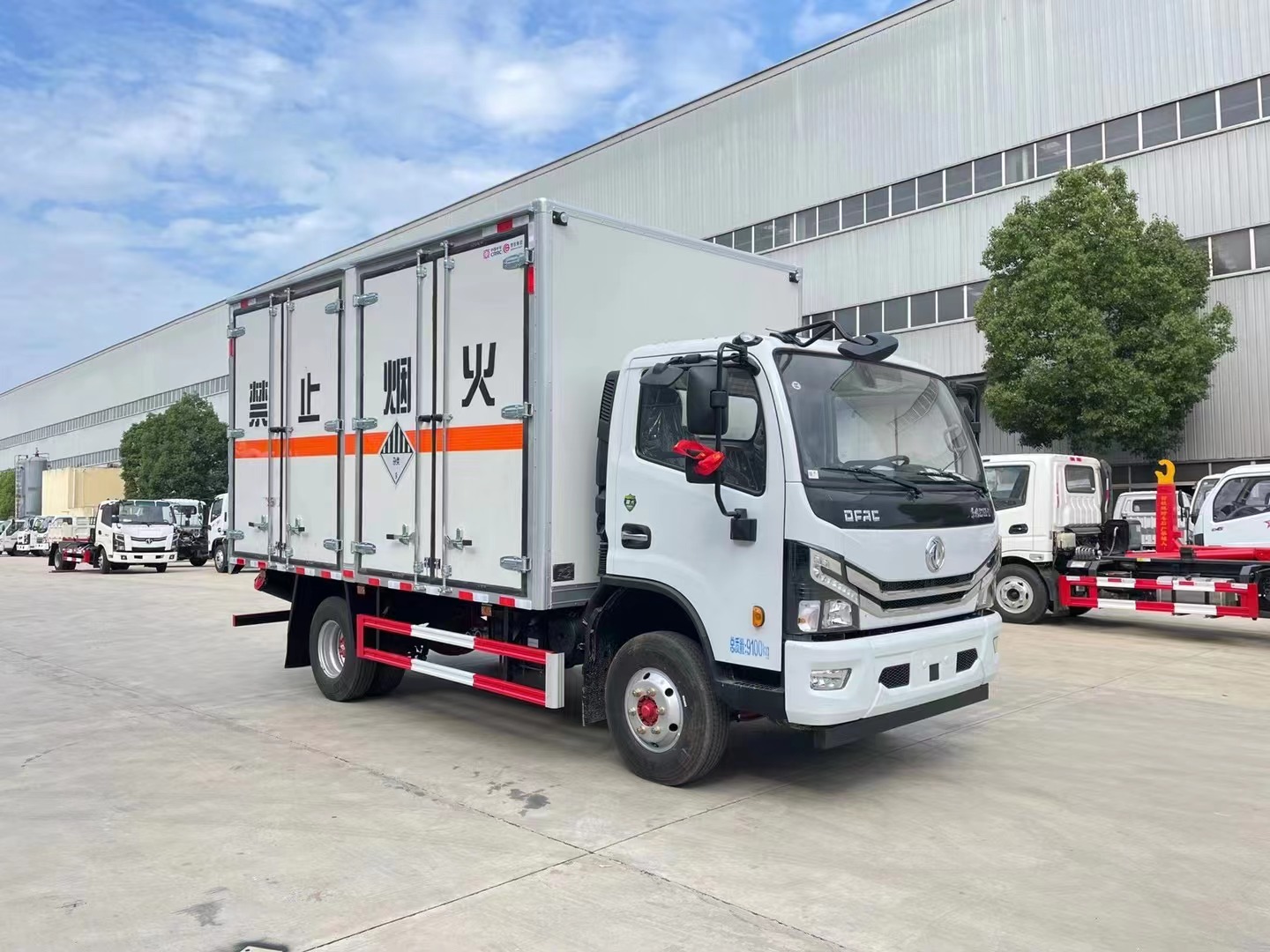 东风5吨废矿物油运输车