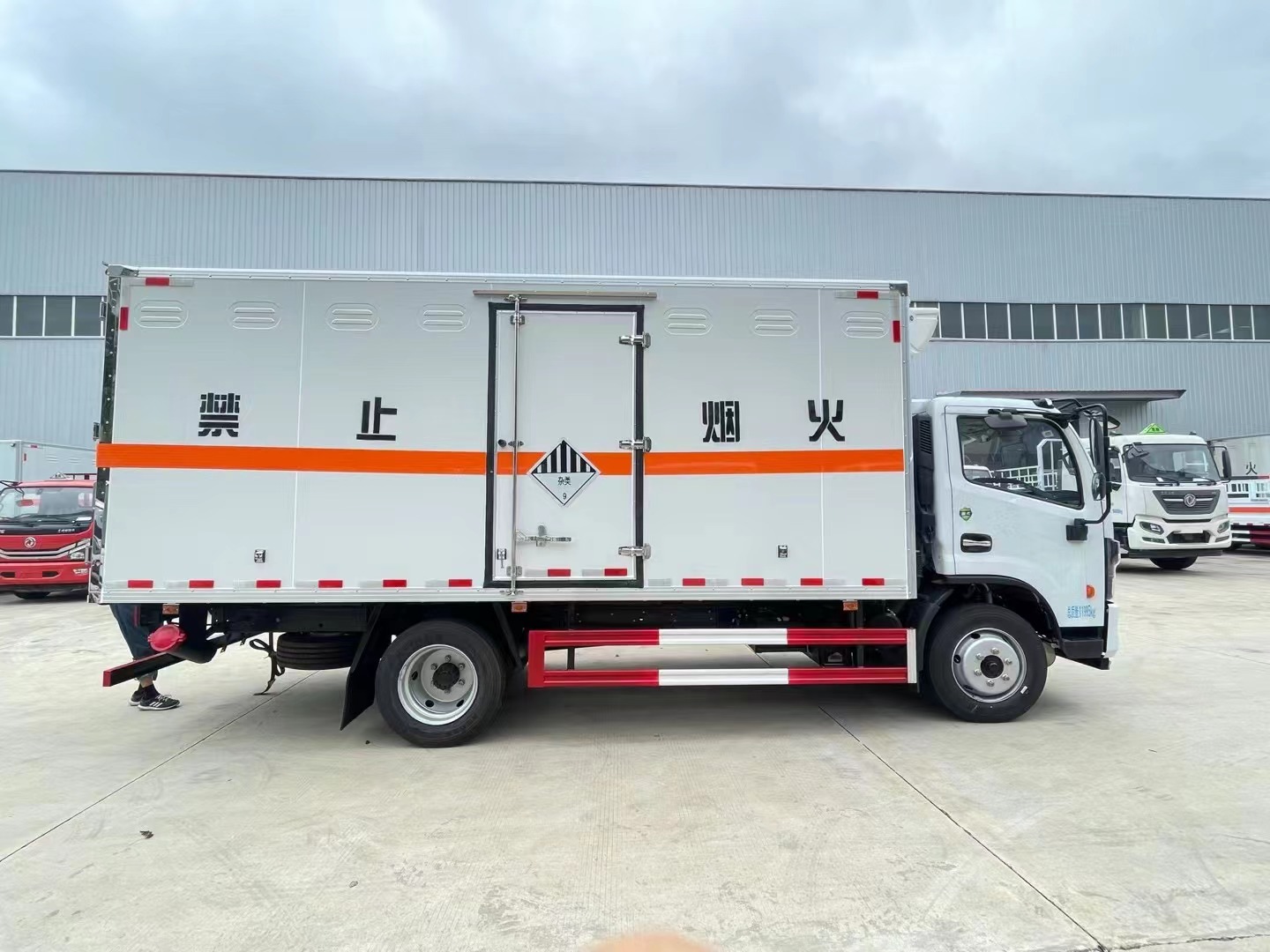 危险废物运输车/杂项危险废物运输车