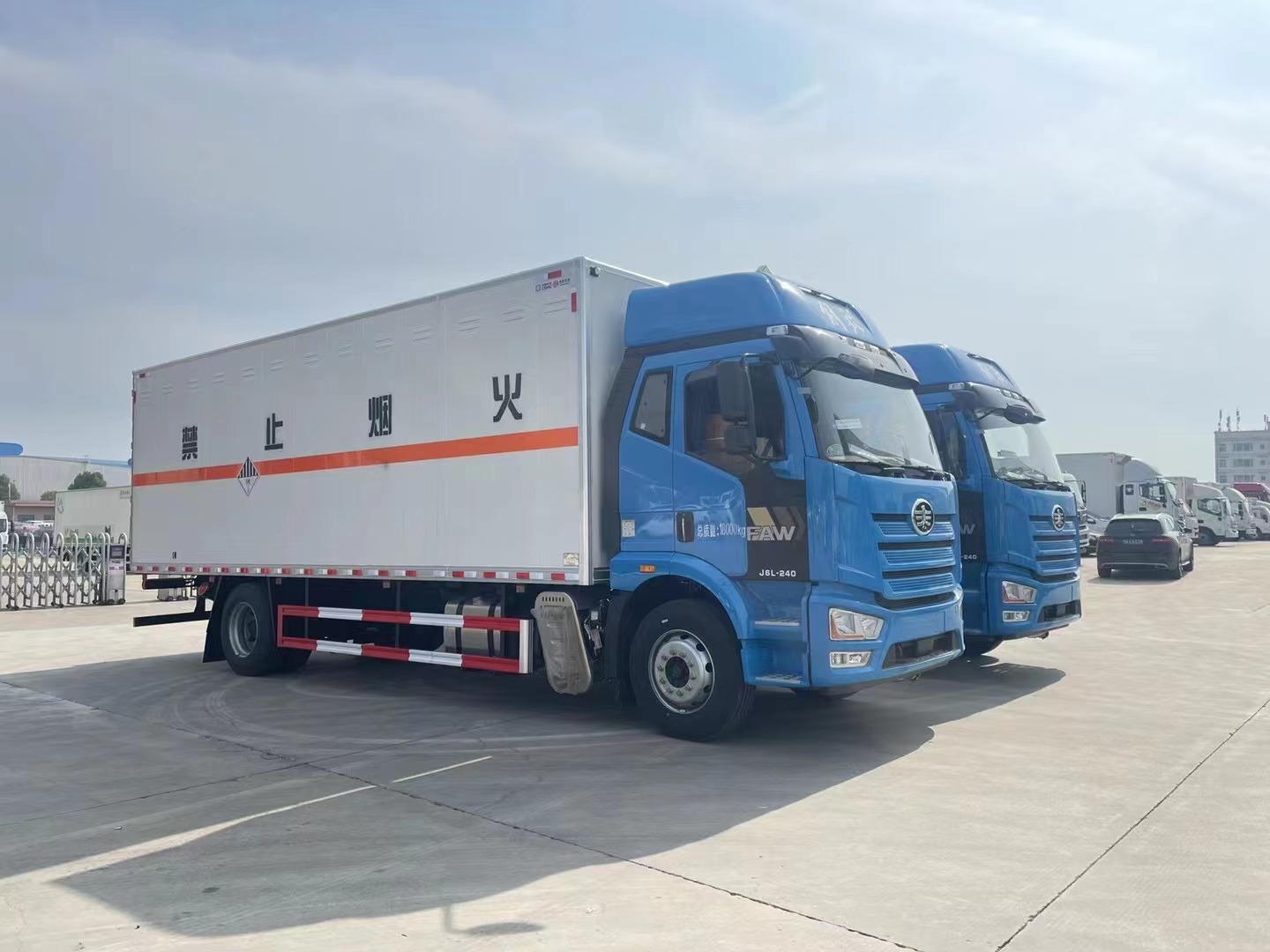 解放精致版6.8米杂项厢式车