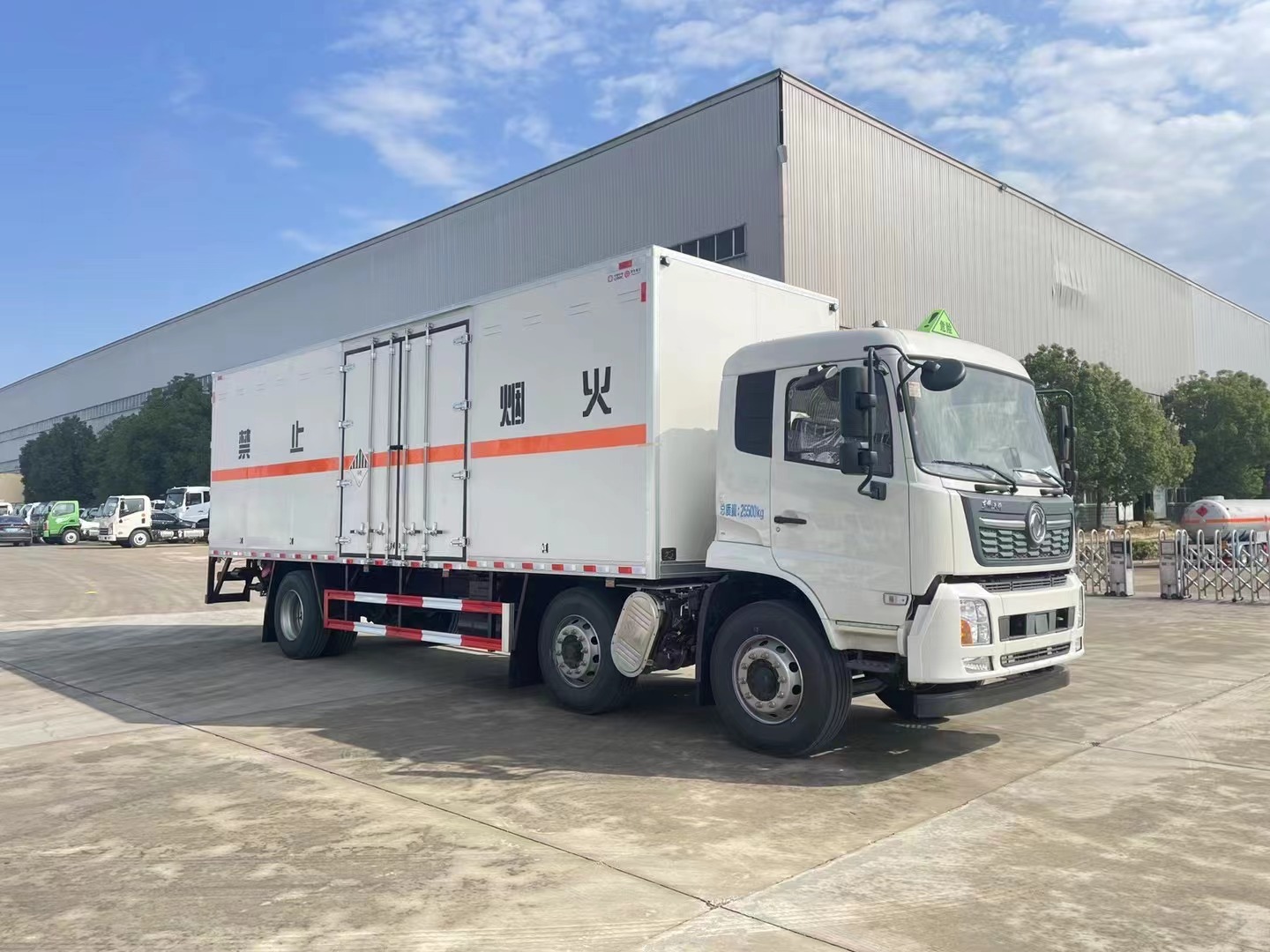 杂项危险废物厢式车/8.6米九类危险品厢式车