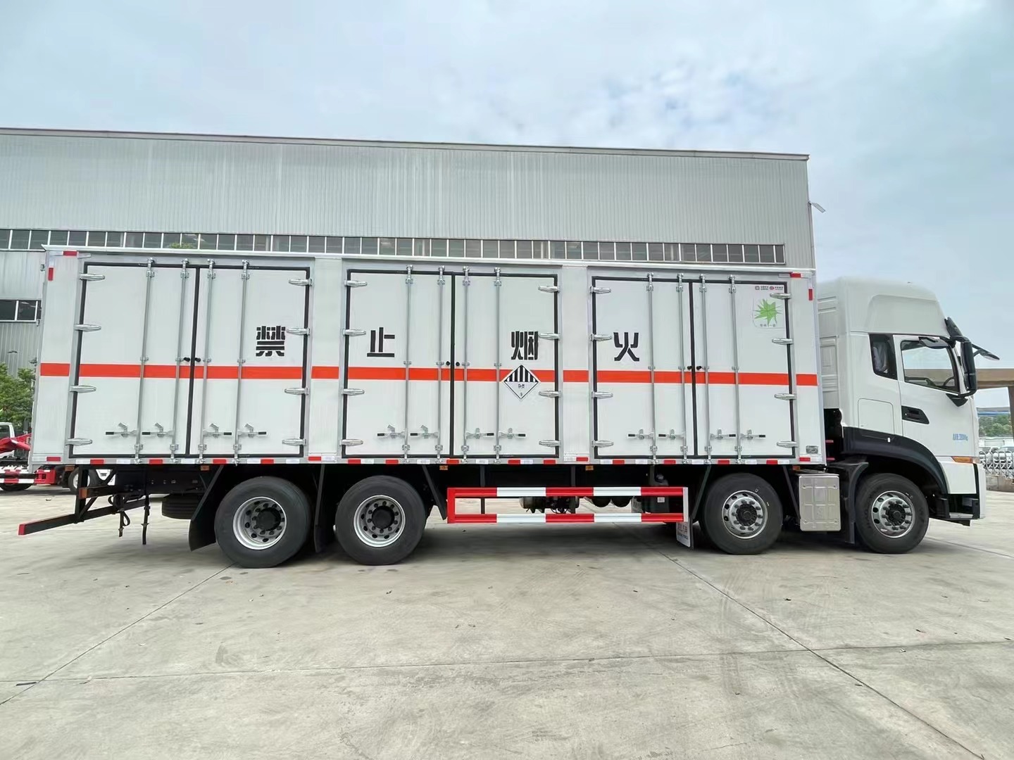 杂项危险品专用车/废机油运输车