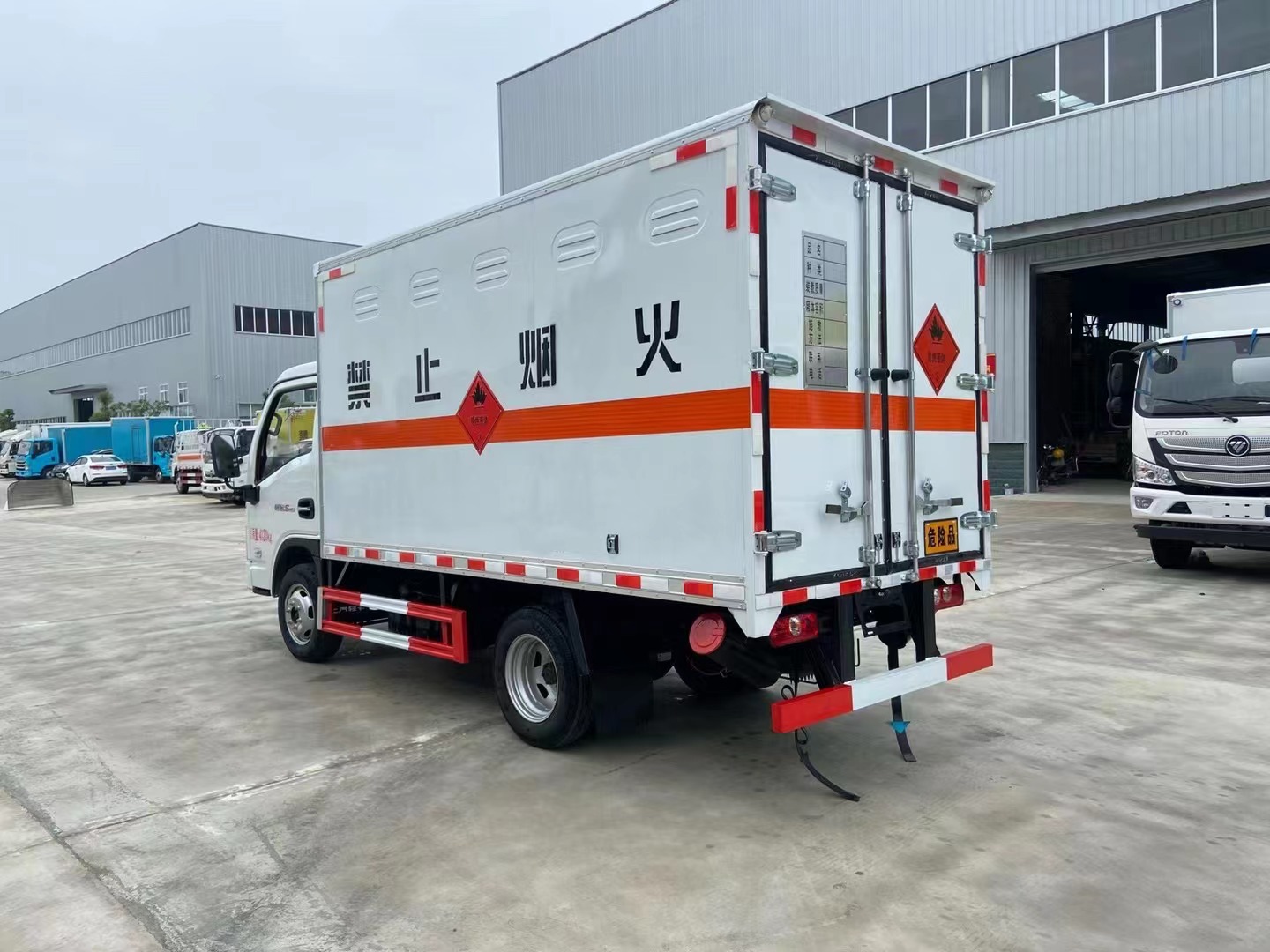 跃进柴油版3.4米甲醇运输车