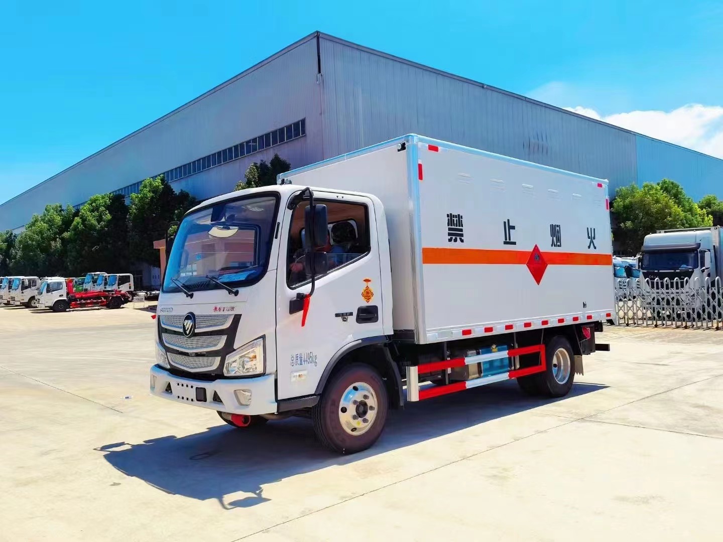 福田欧马可4.1米易燃液体厢式运输车