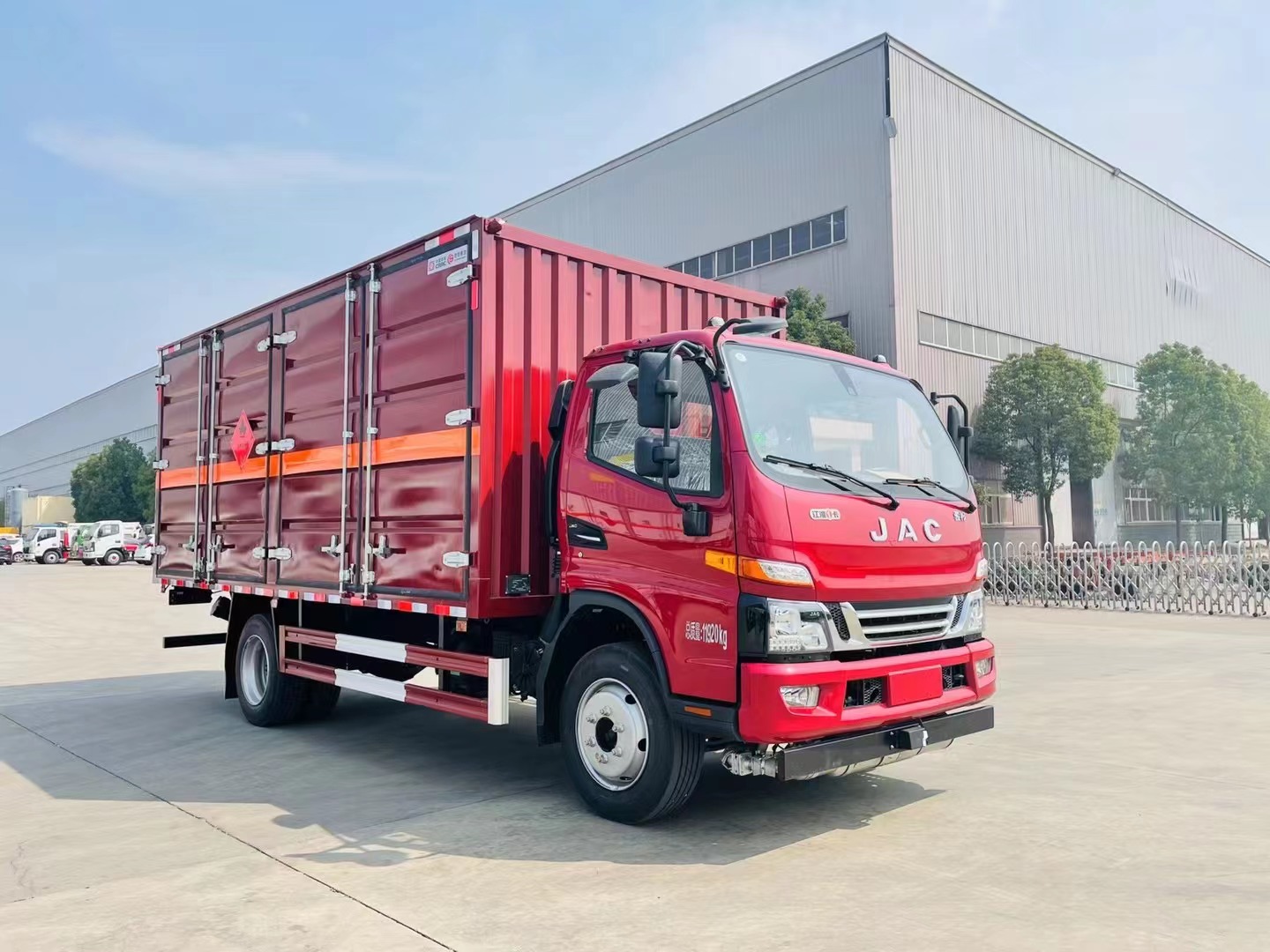 江淮骏铃V7(5.4米)7.2吨易燃液体厢式车