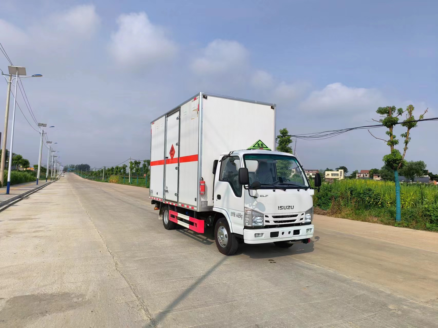 庆铃五十铃易燃气体厢式运输车