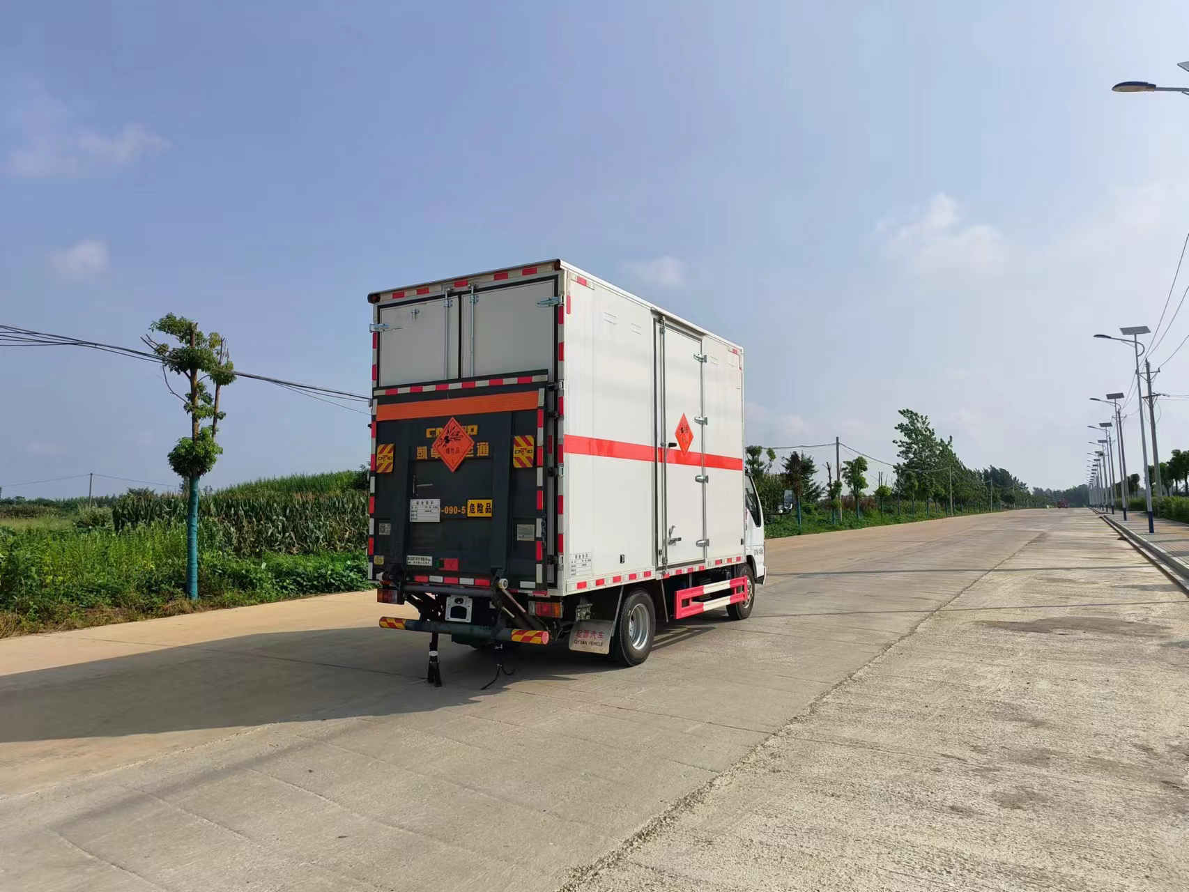 庆铃五十铃易燃气体厢式运输车