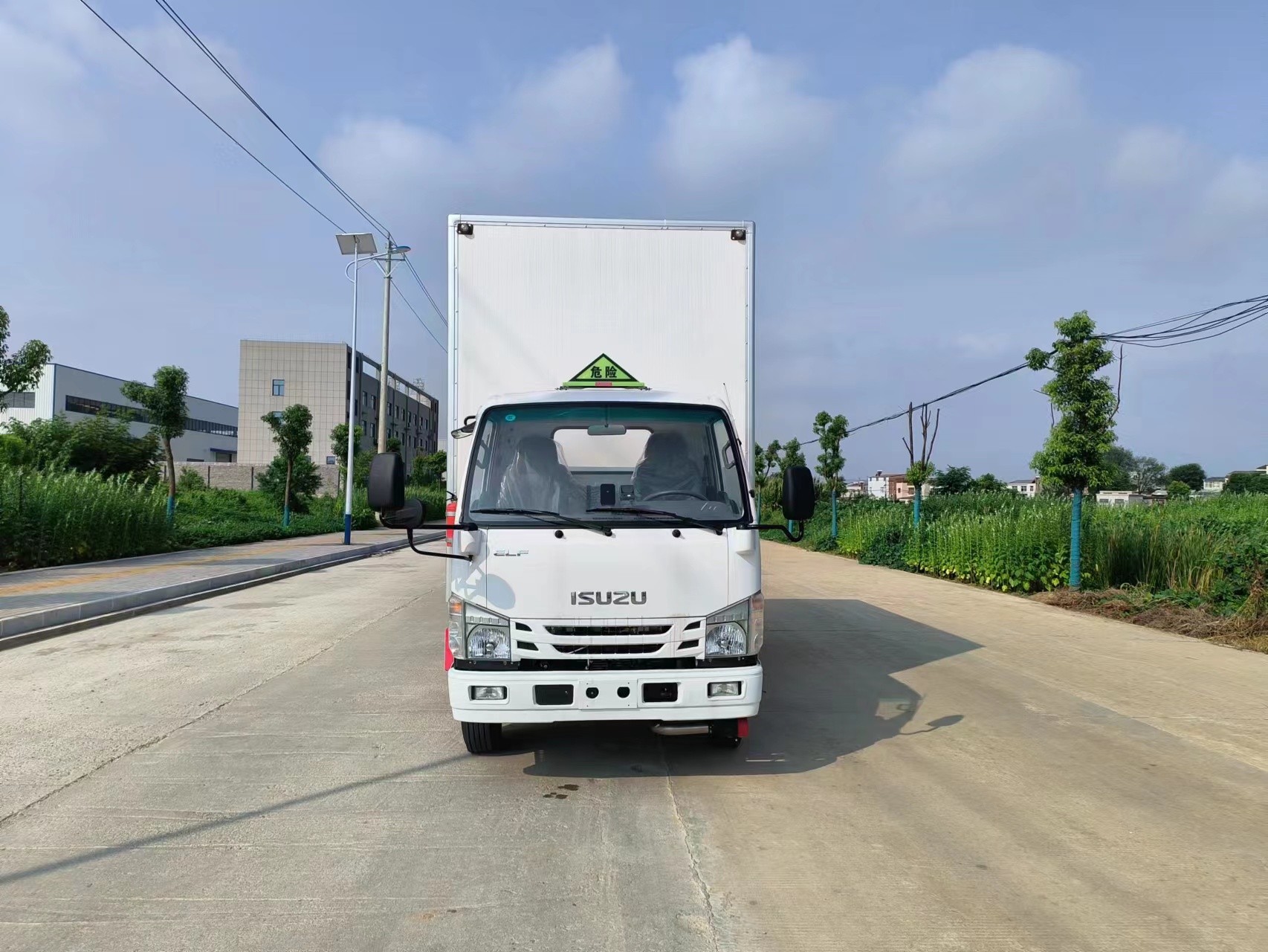 庆铃五十铃易燃气体厢式运输车