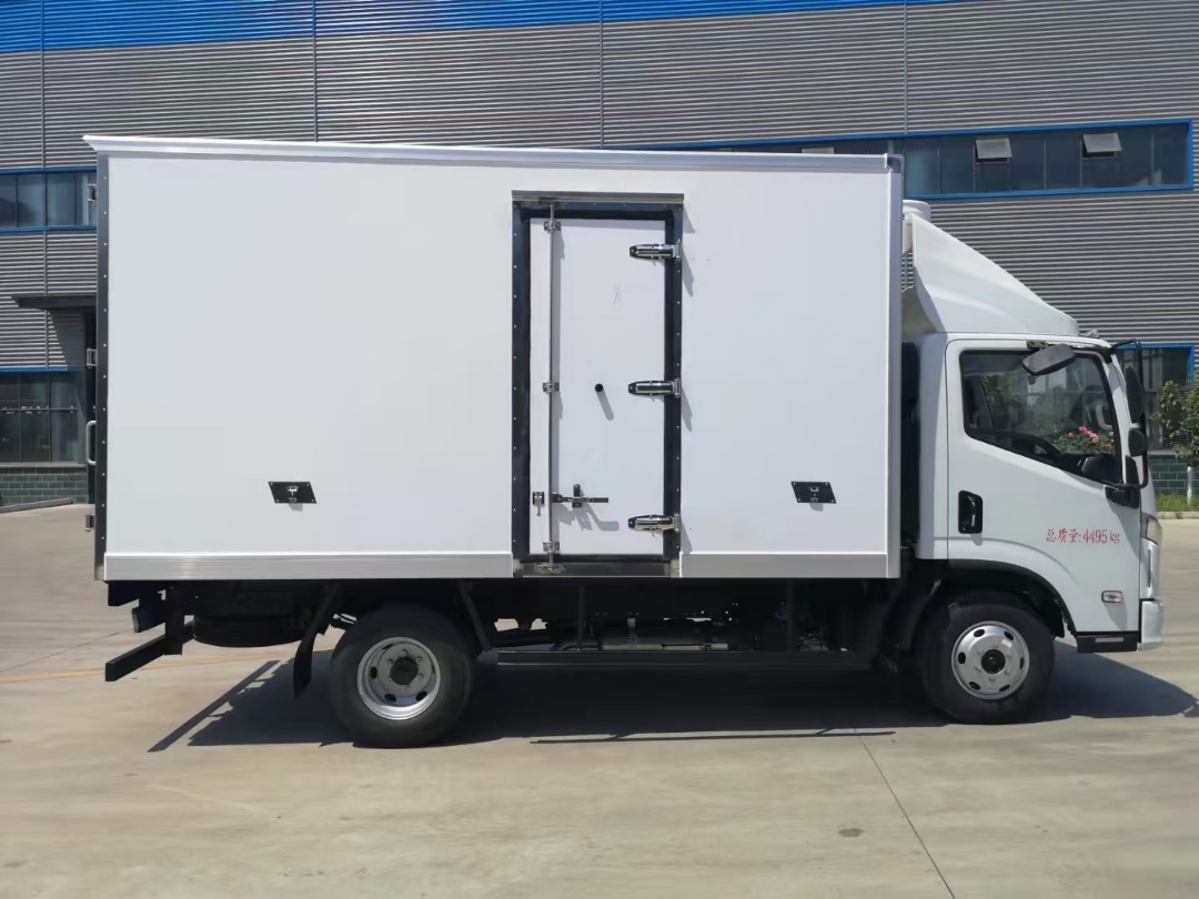 跃进C300国六蓝牌冷藏车