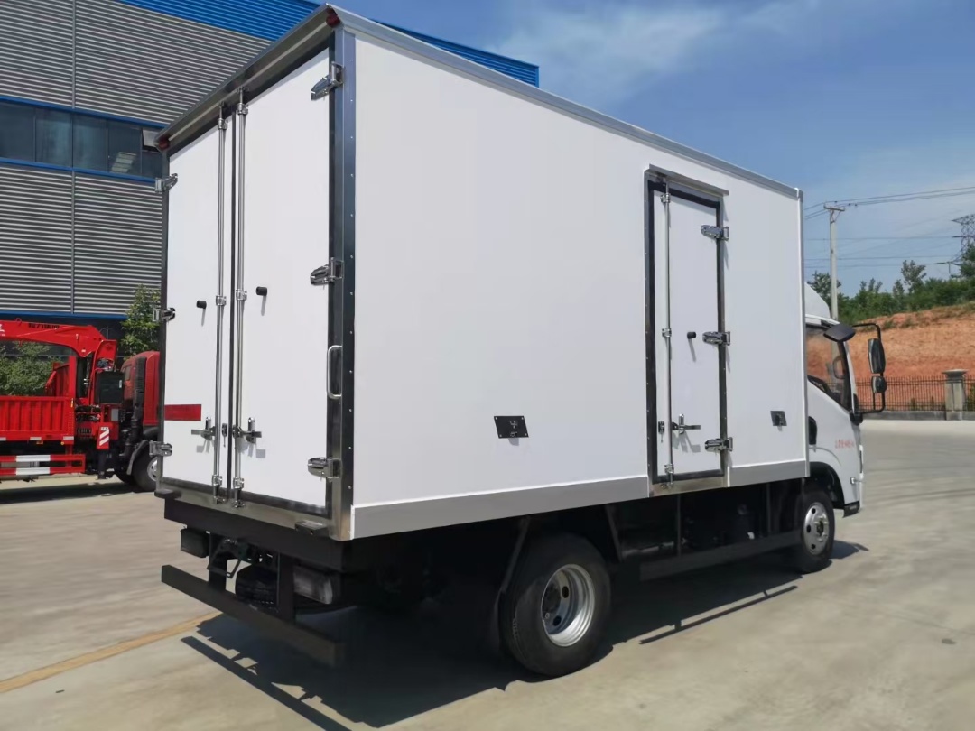 跃进C300国六蓝牌冷藏车