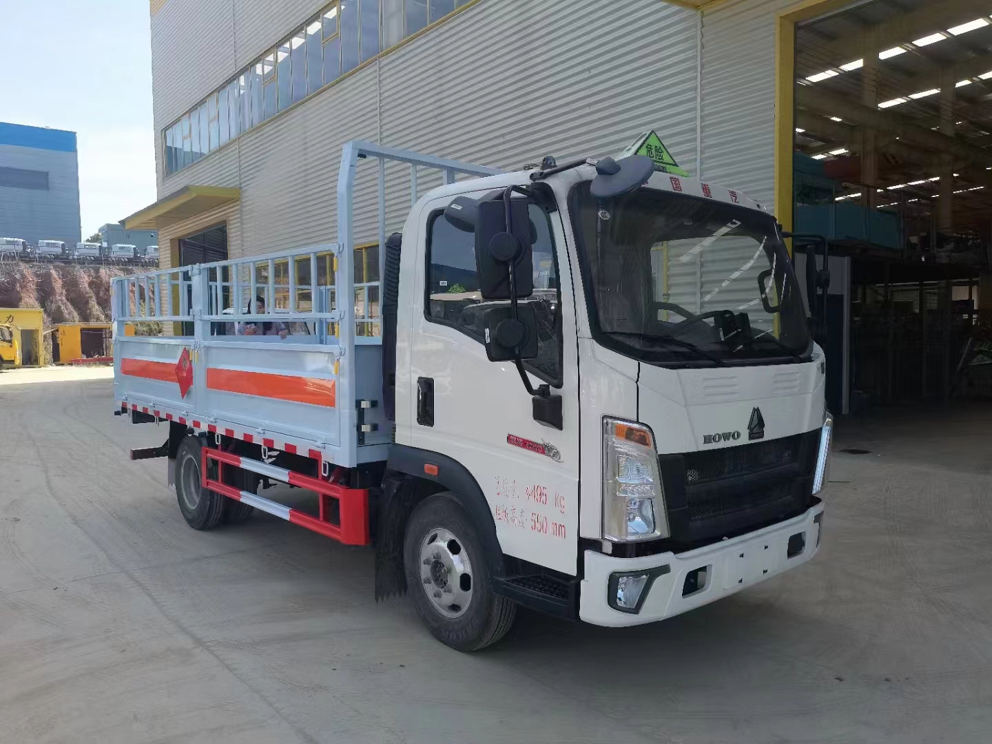 重汽豪沃蓝牌4米2国六1.8吨气瓶车