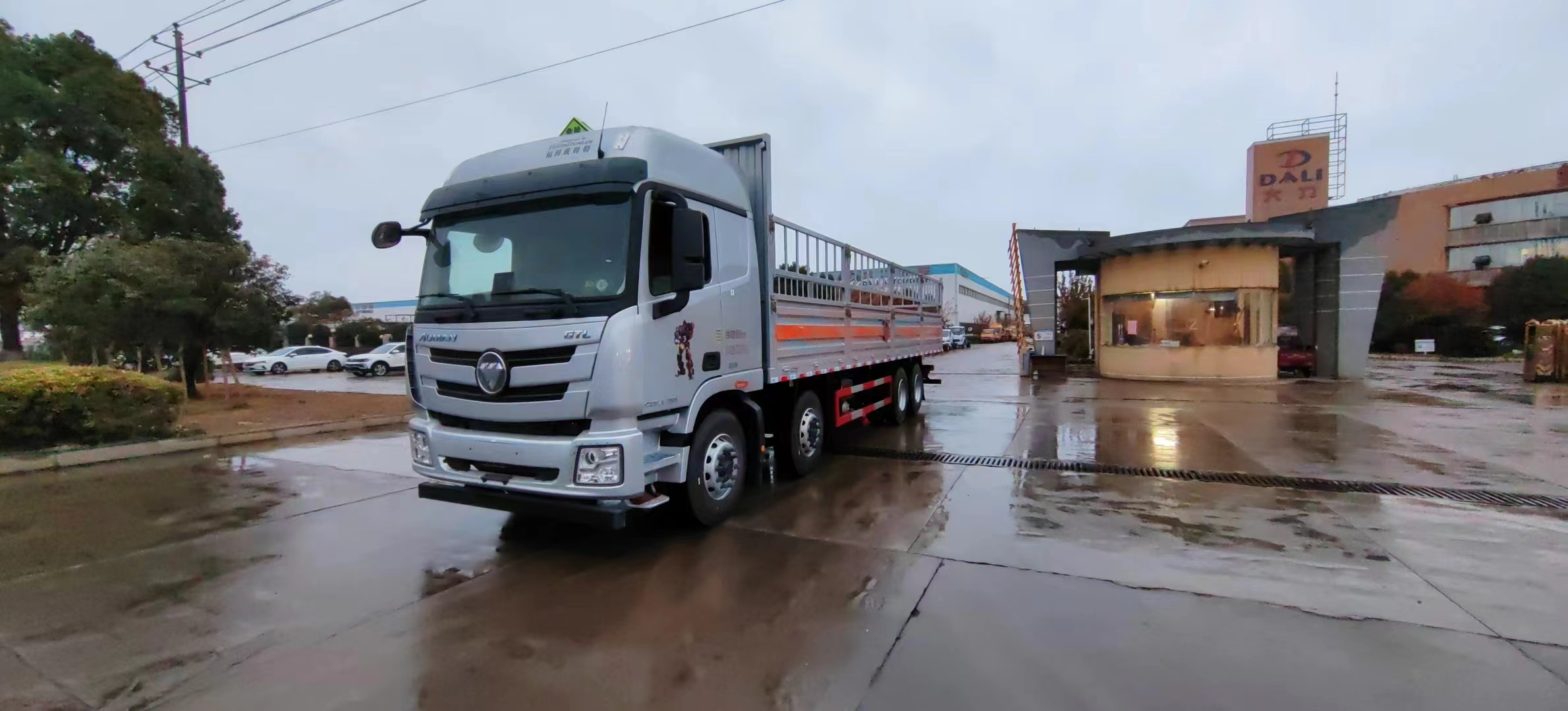 福田欧曼前四后八国六气瓶车