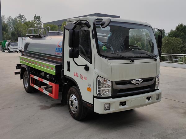 程力威牌CLW5070GSSBDP型洒水车