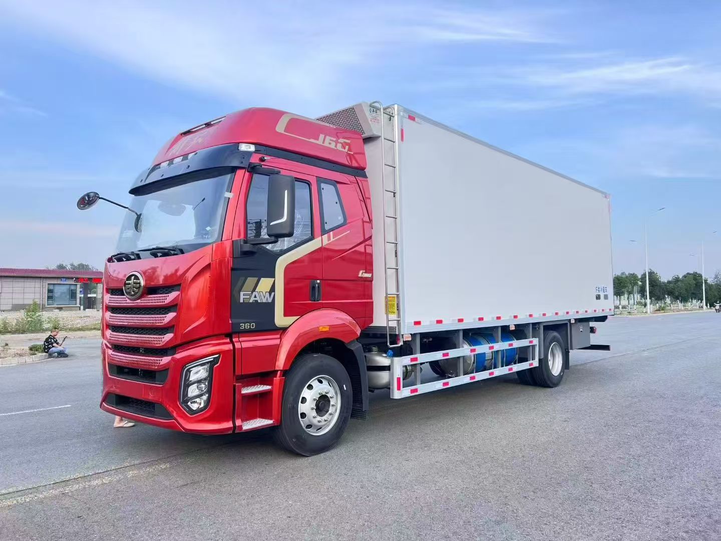 解放J6G大柴360马力单桥6.8米冷藏车