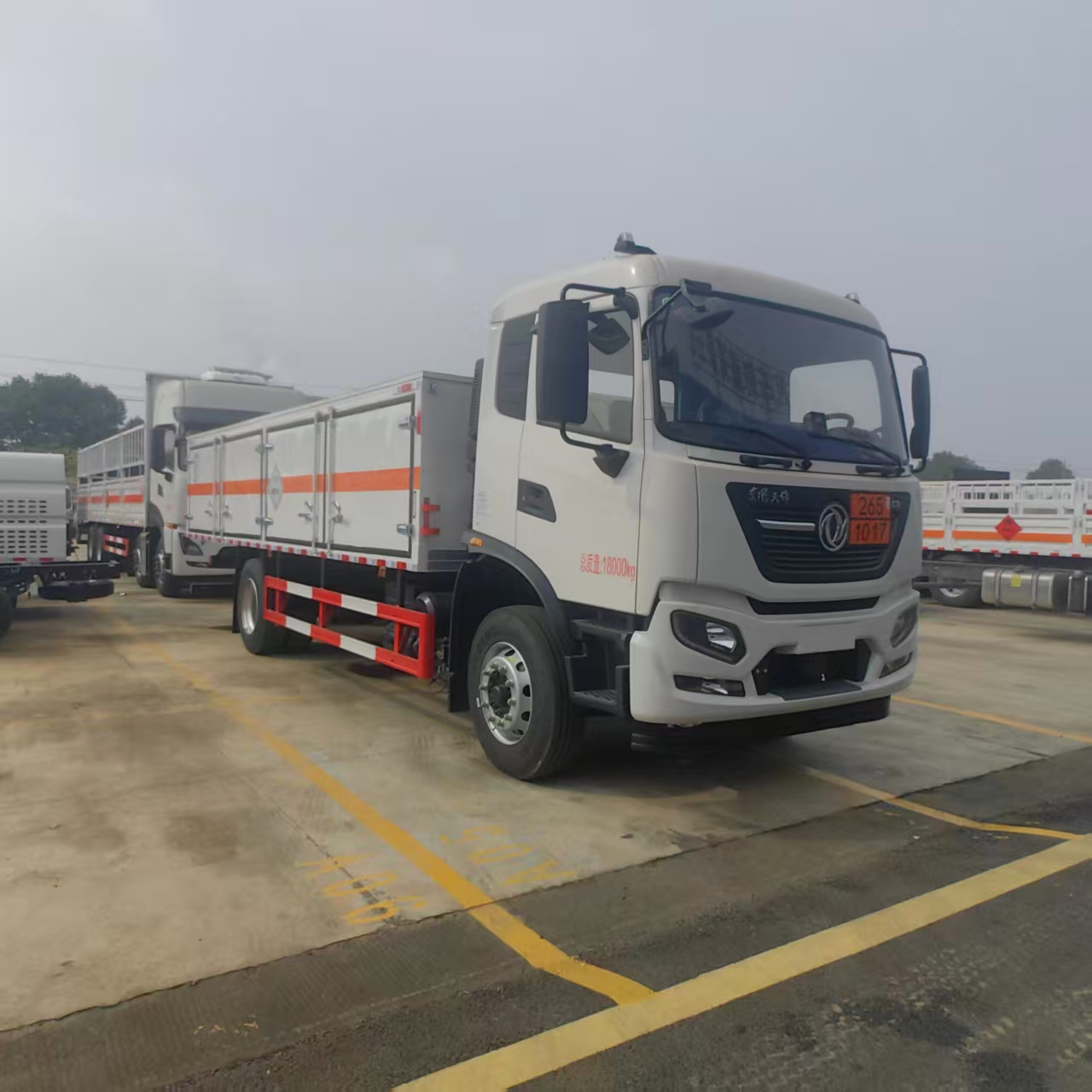 东风天锦国六毒性气体厢式车