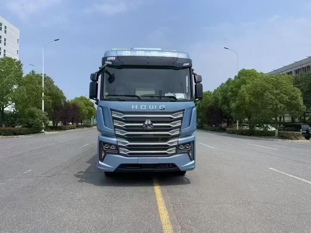 重汽豪沃TS7国六6.8米冷藏车