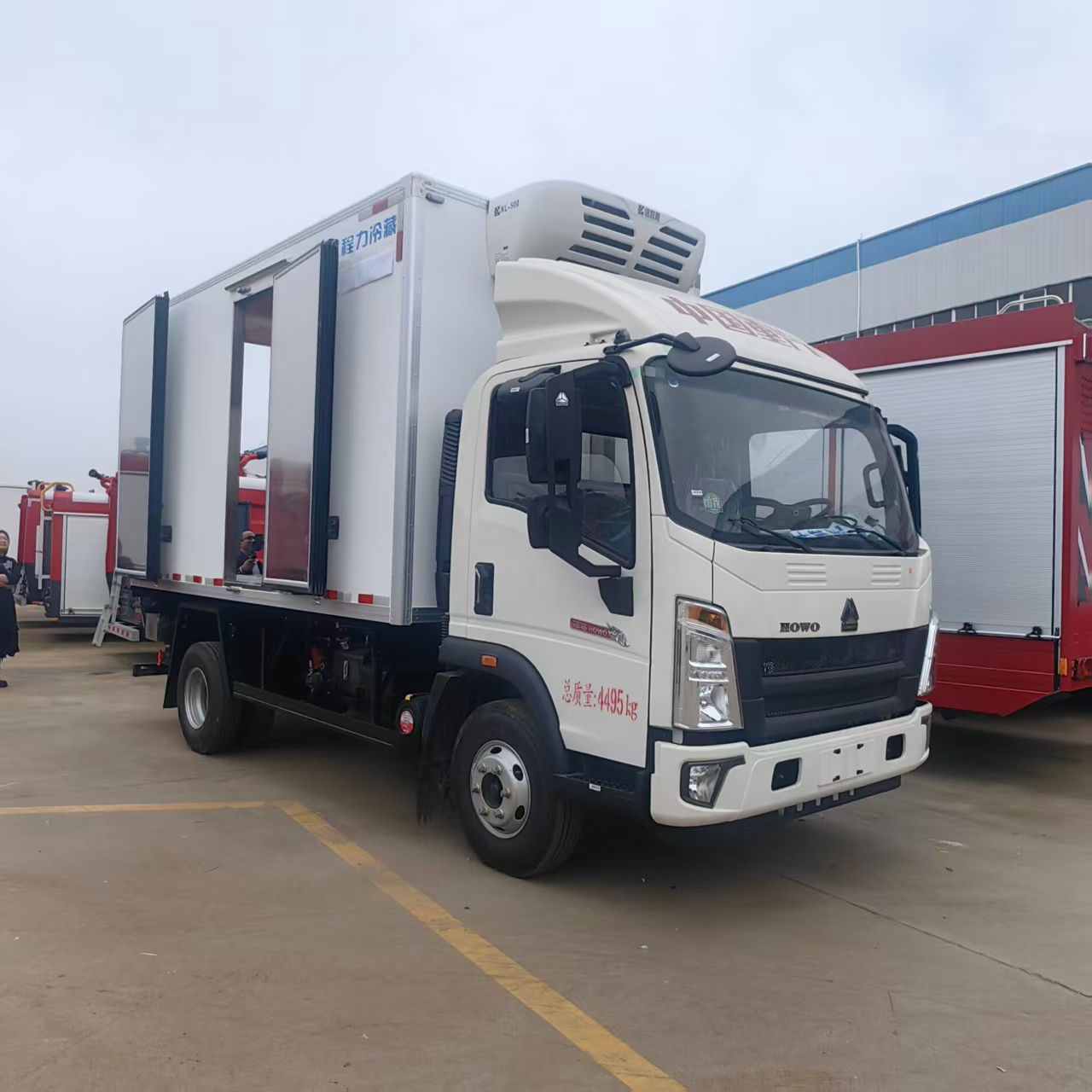 重汽豪沃宽体蓝牌无害化处理车