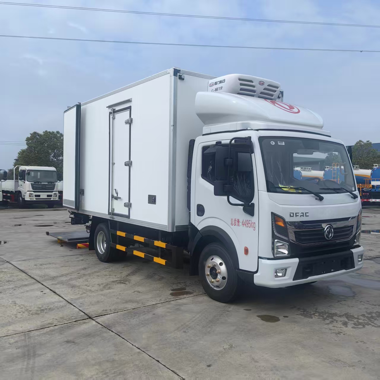 9万多的东风星云152马力冷藏车