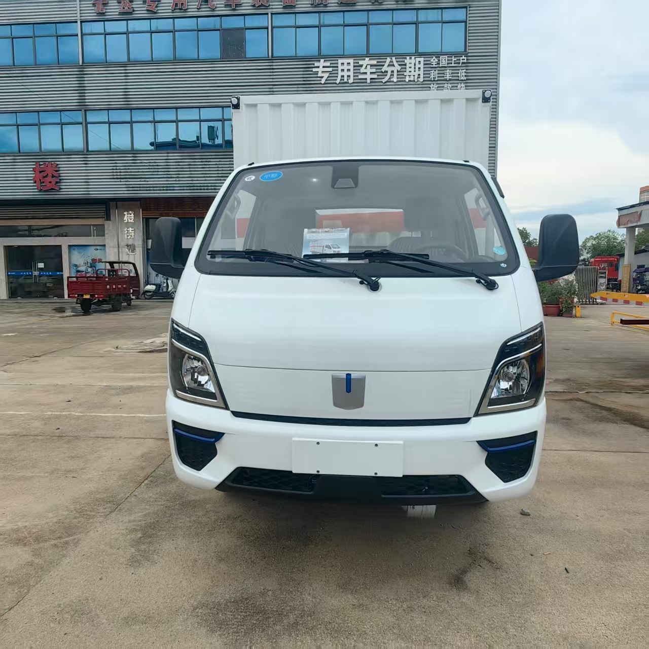 吉利烧甲醇易燃液体厢式车