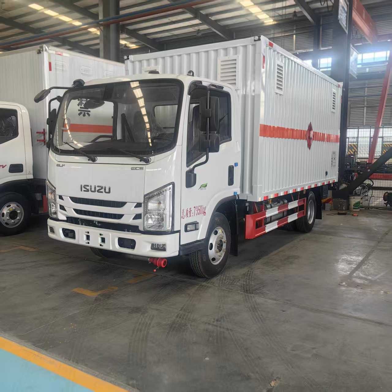 五十铃国六三类易燃液体厢式危货车