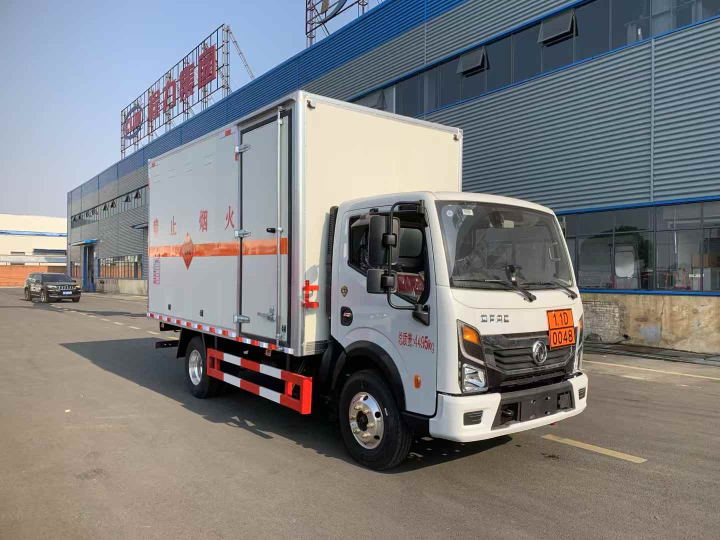 东风全柴142马力蓝牌爆破车