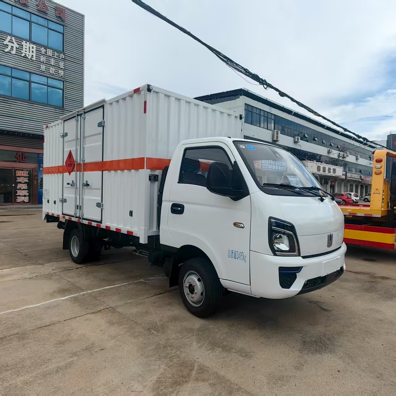 吉利烧甲醇危险品车