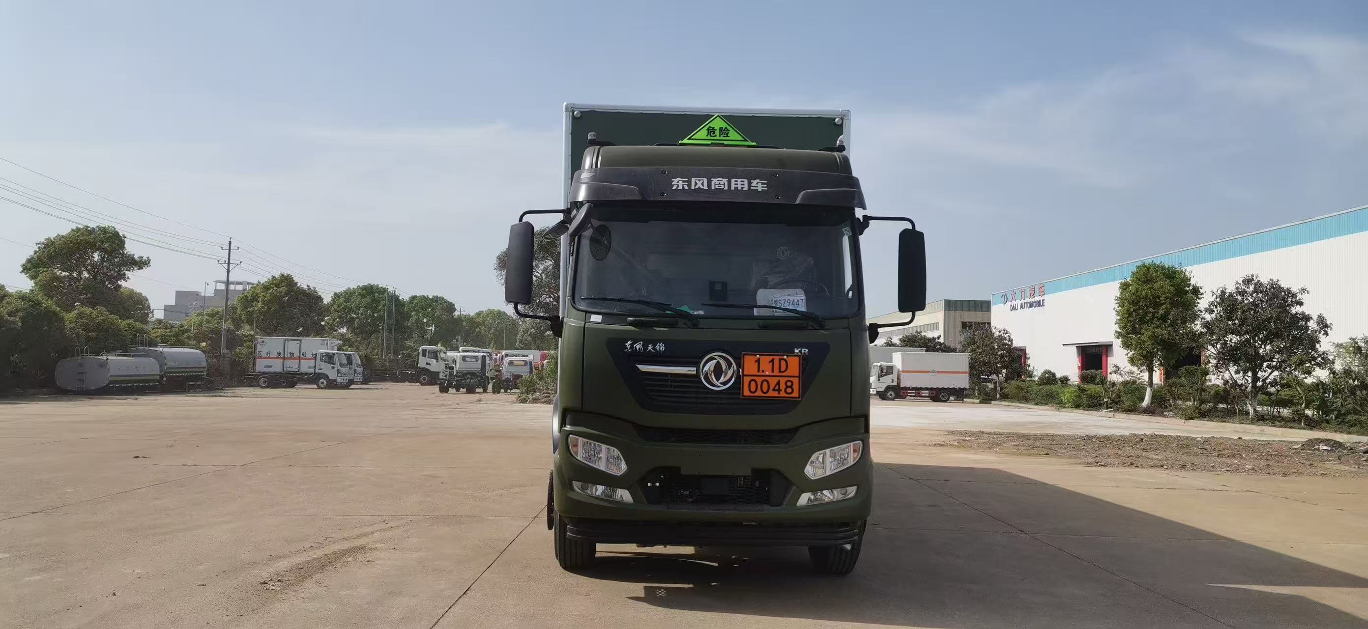 东风天锦三轴国六绿色爆破器材运输车