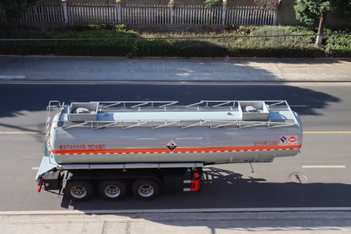 拉液碱专用的29.5方腐蚀品罐式车