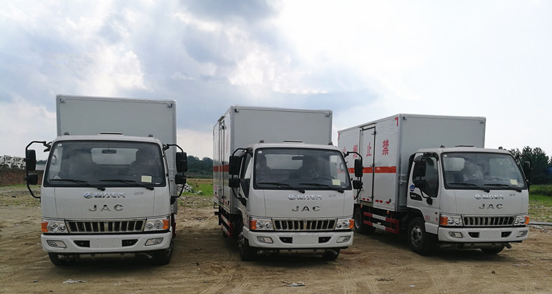 贵州遵义刘总喜提三台江淮骏铃烟花鞭炮运输车