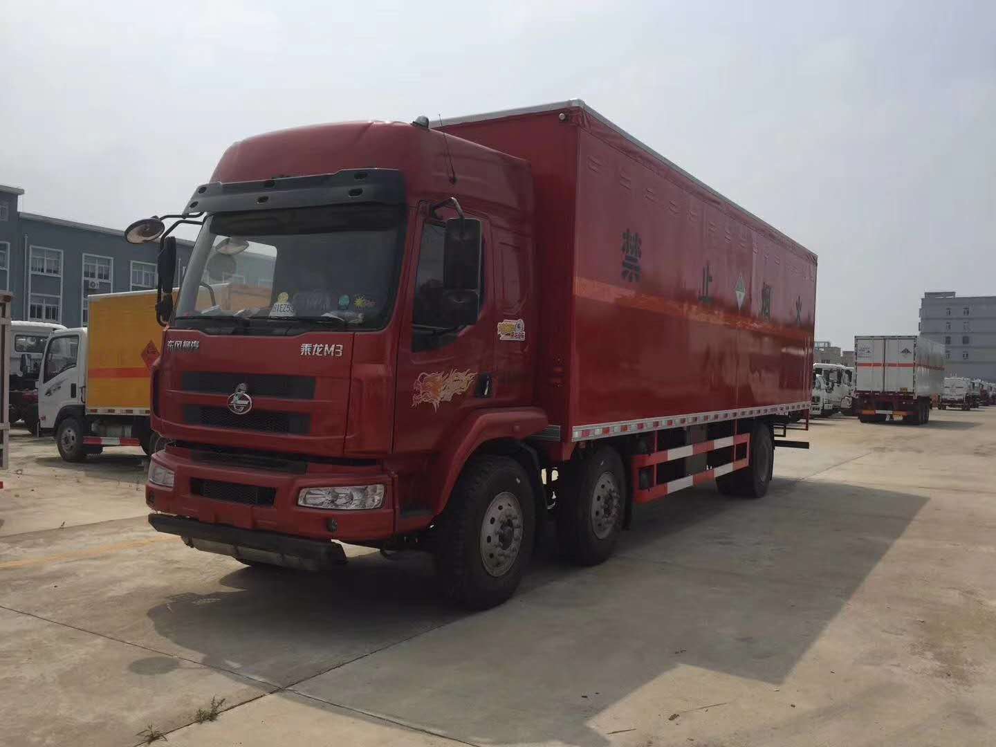 杭州周总的东风柳汽6×2小三轴9类杂项危险品运输车完工待发车