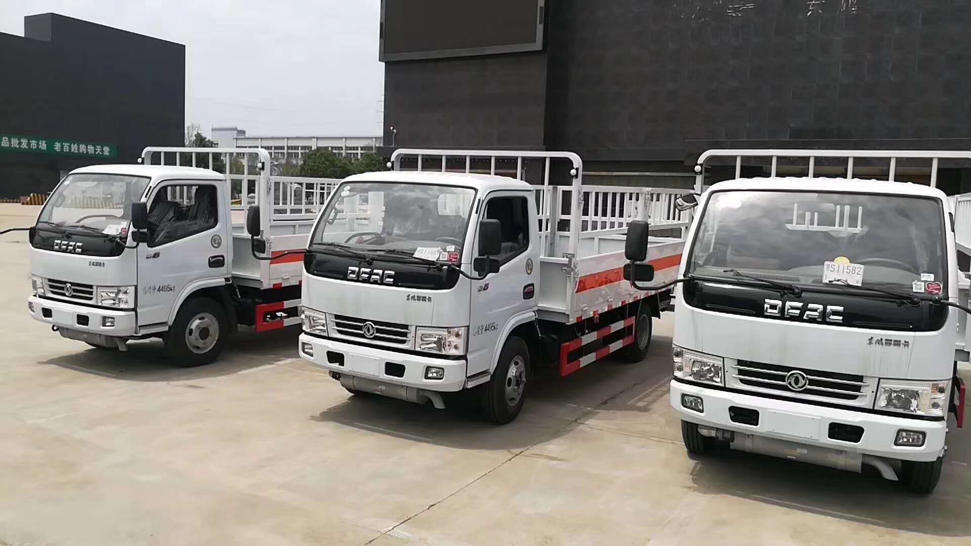 山东青岛某运输公司向总订购三台东风多利卡蓝牌仓栏气瓶车