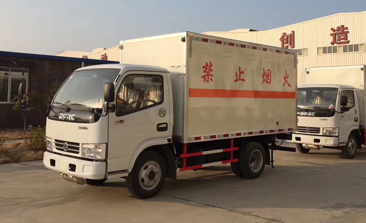 湖南雷总订购两台东风多利卡易燃气体厢式车