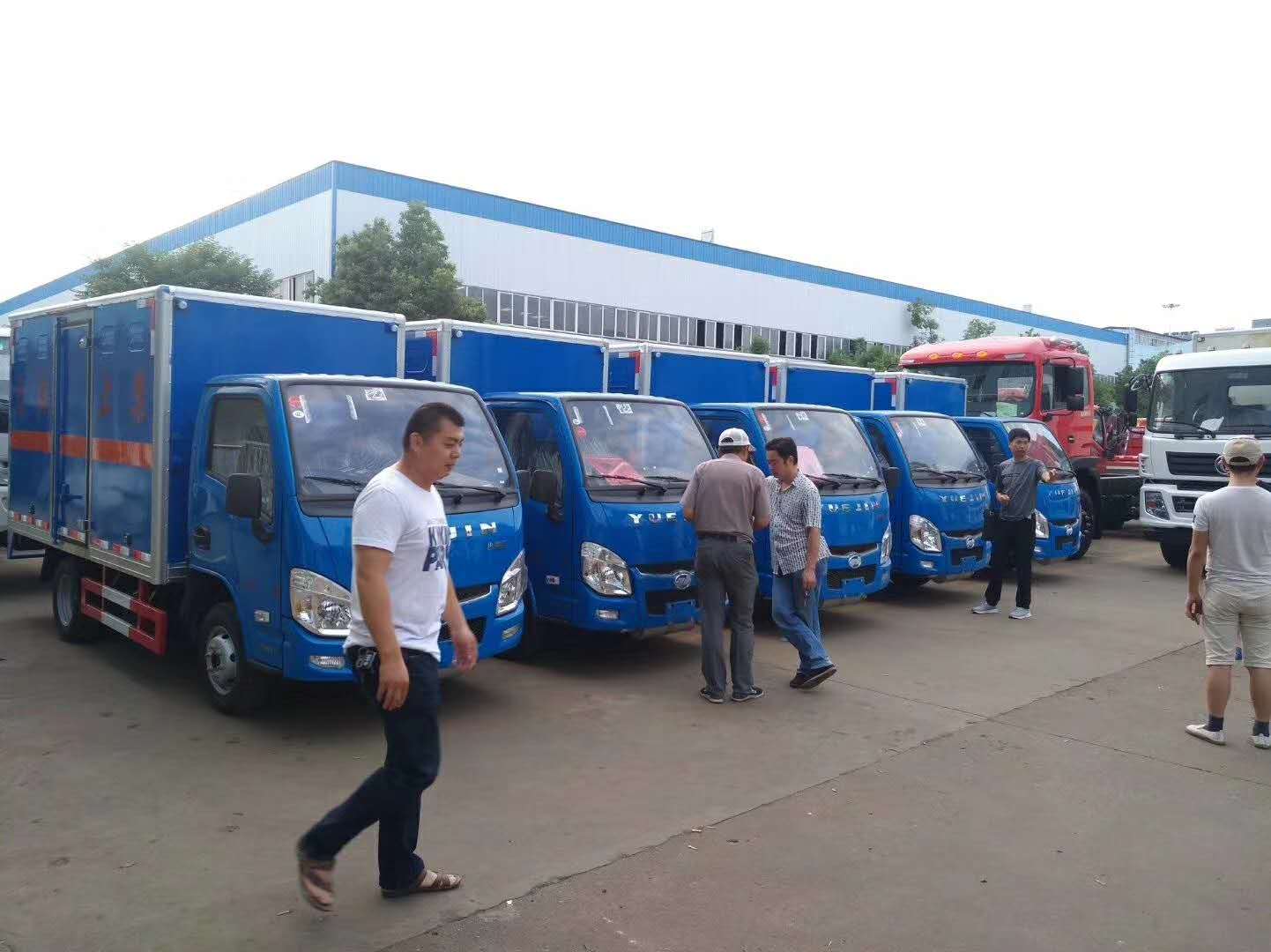 广东河源周总订购的32台跃进小福星易燃气体厢式车全部完工