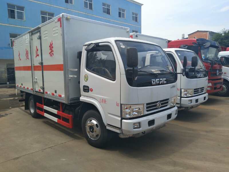 陕西西安王总订购两台东风多利卡防爆车