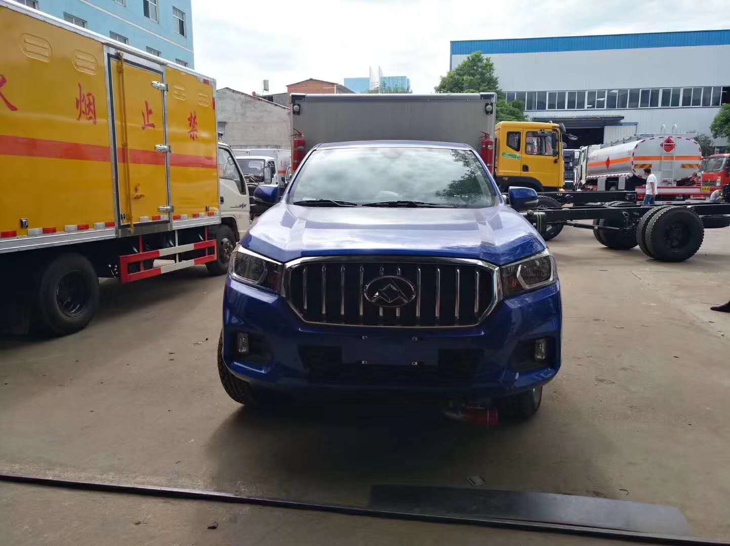 新疆张总订购的自动挡爆破器材车发车