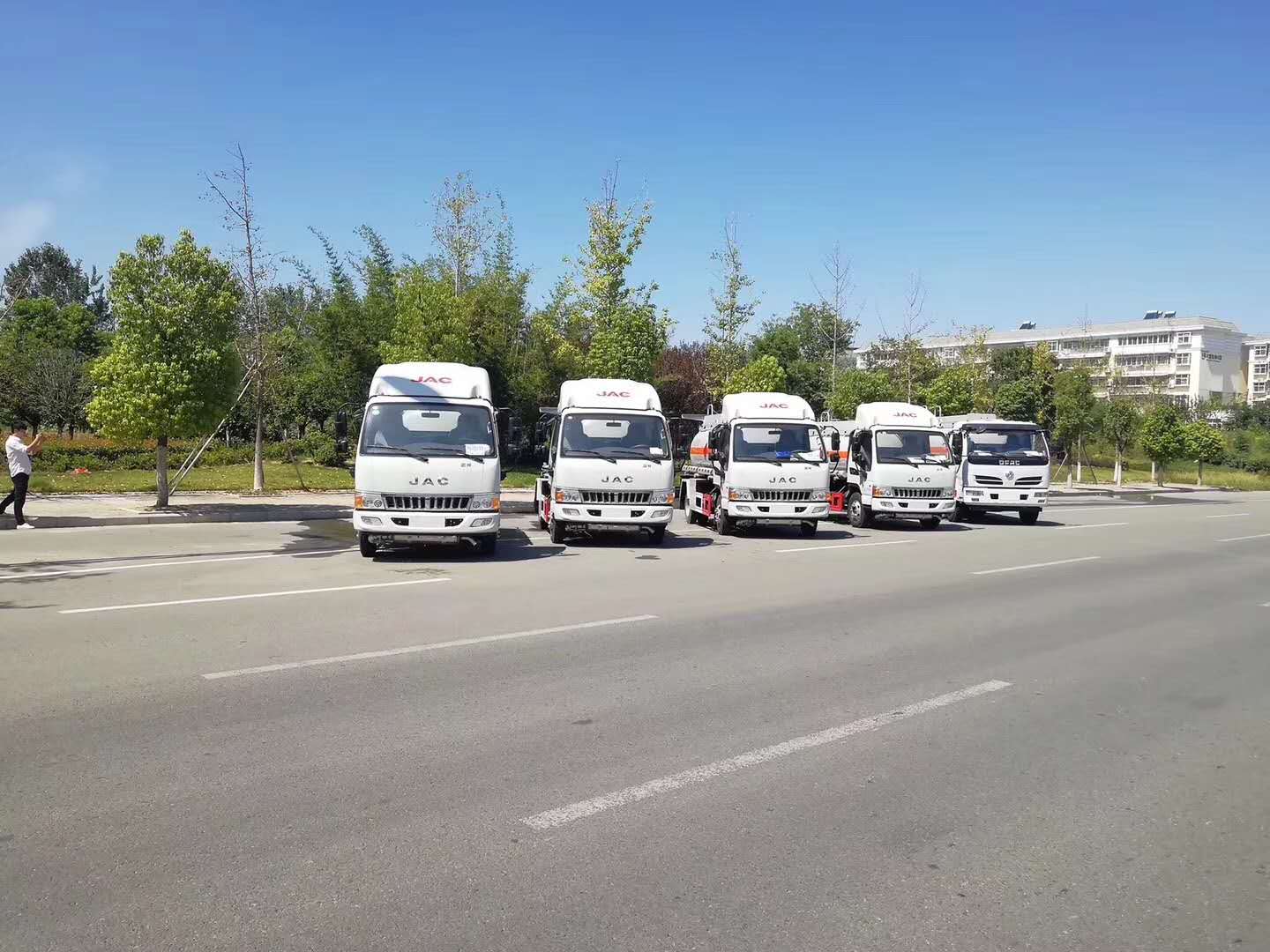 中国石化订购5台甲醇罐式车发车